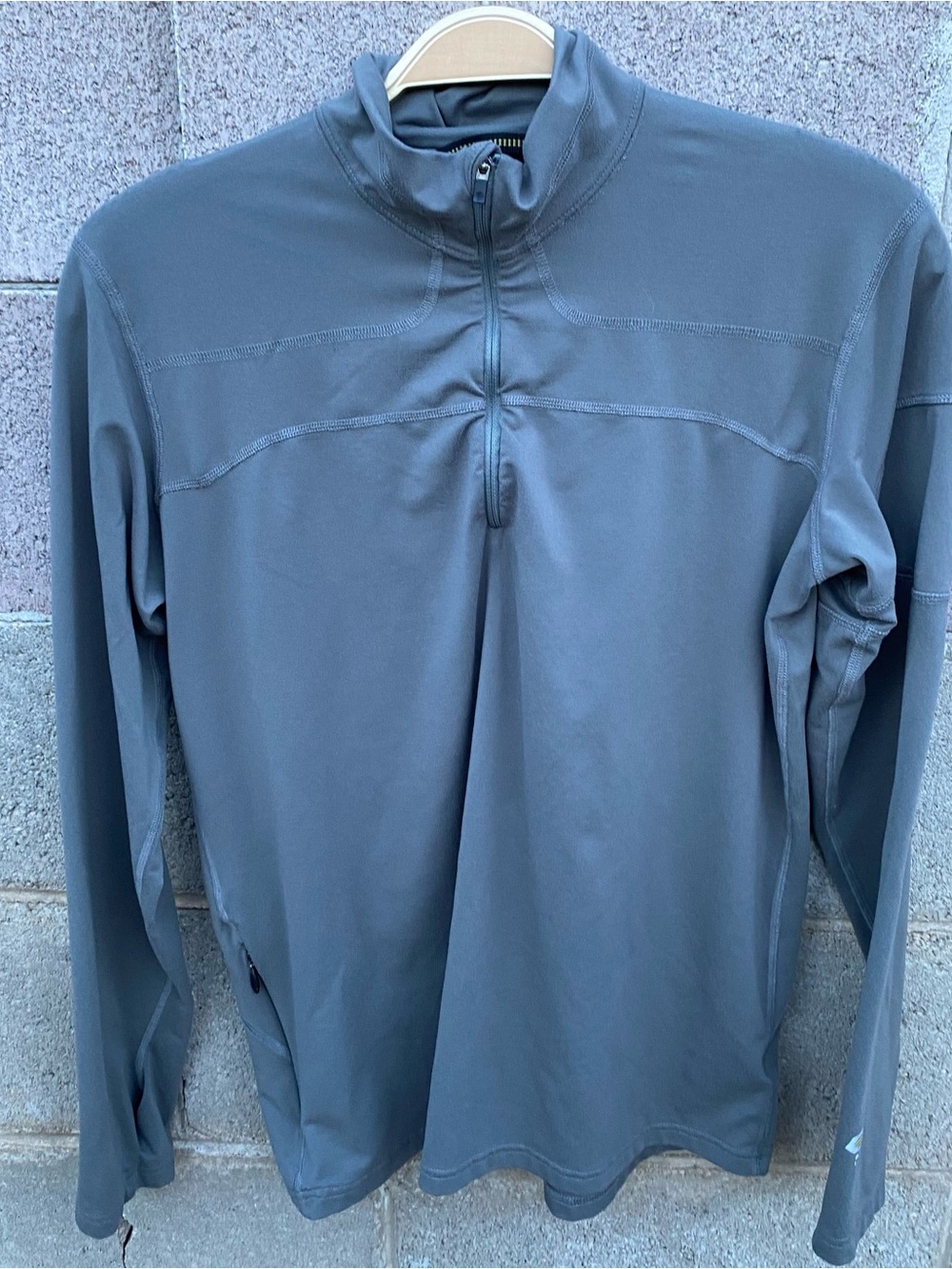 Mountain Hardwear Quarter Zip Pullover Shirt Medium Gray Long Sleeve W/ Pocket